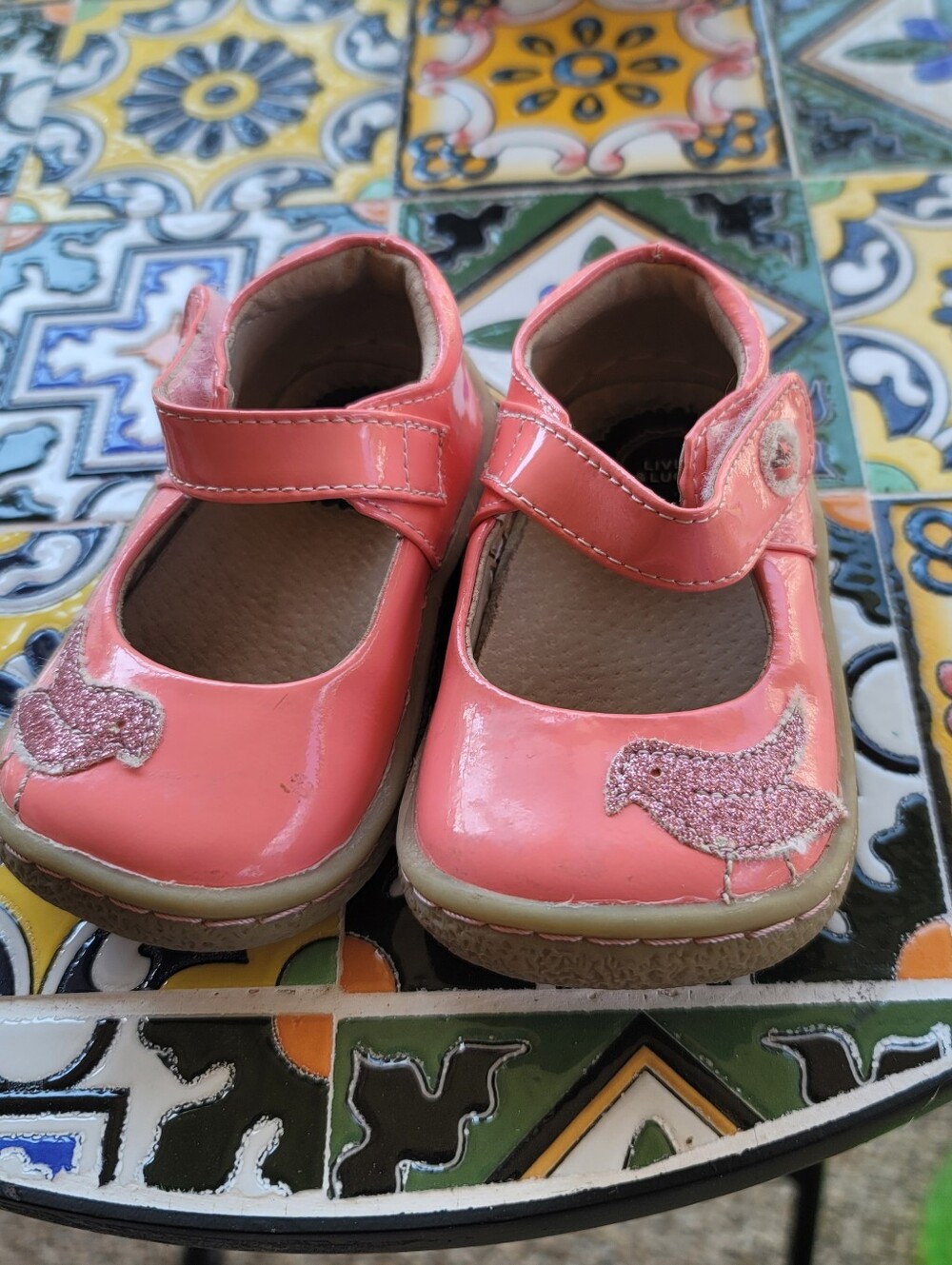Luvie & Luca  Girls' Coral Pink Mary Jane Shoes with Glitter Bird Accent Size 4
